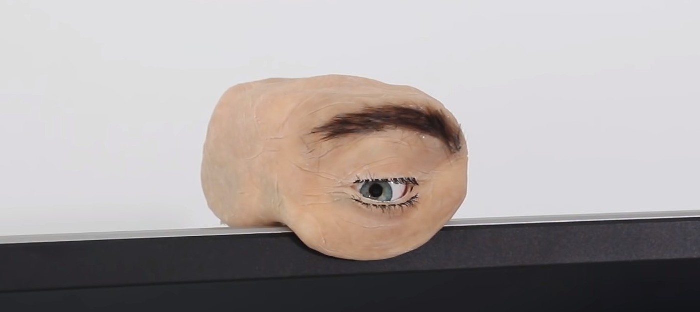 Эта веб-камера выглядит как настоящий глаз, она может моргать и показывать эмоции