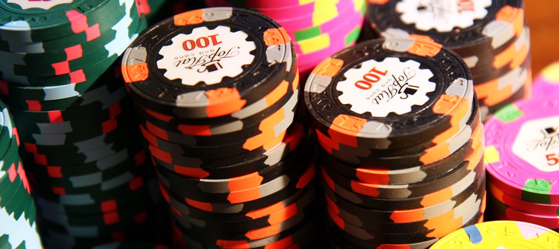 Мошенники использовали инфракрасные контактные линзы, чтобы выигрывать в покер