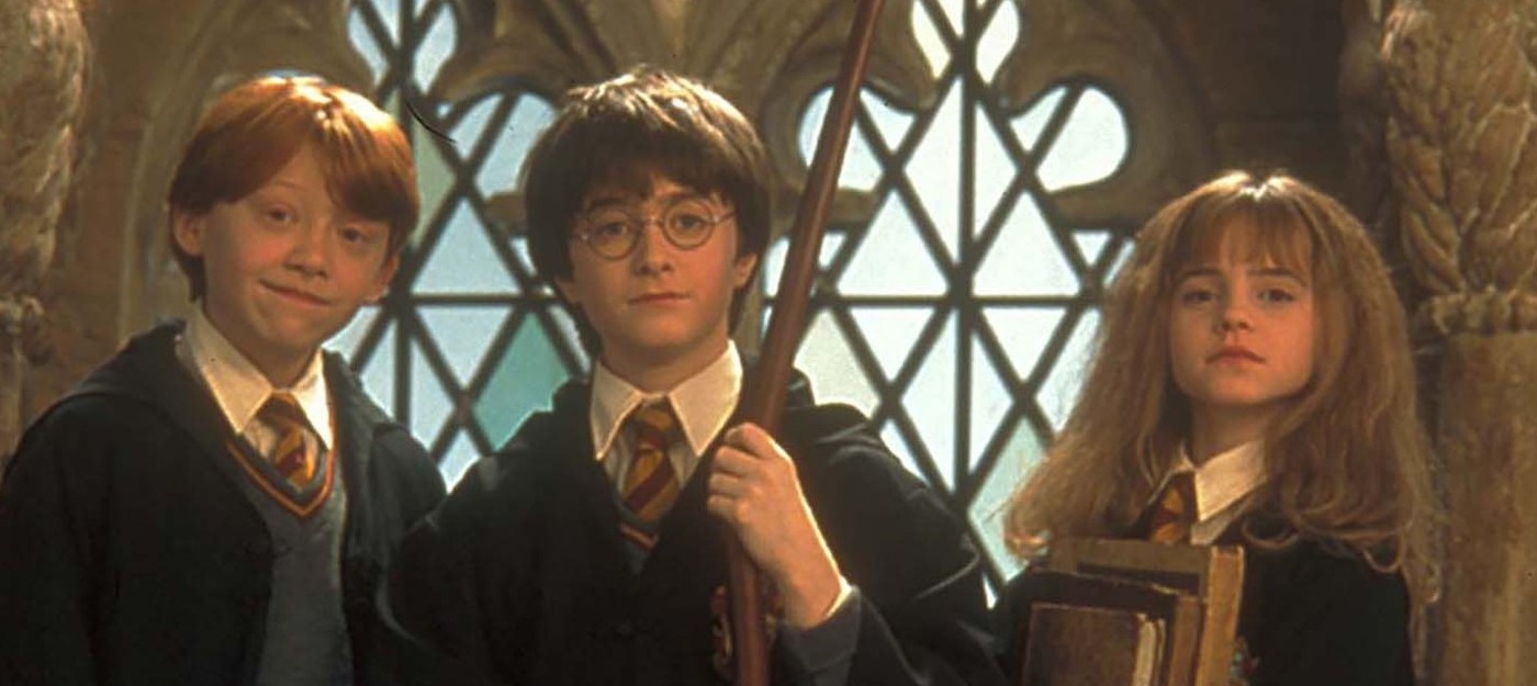 Новогодний Хогвартс и знакомые актеры в видео со съемок спецэпизода "Гарри Поттера"