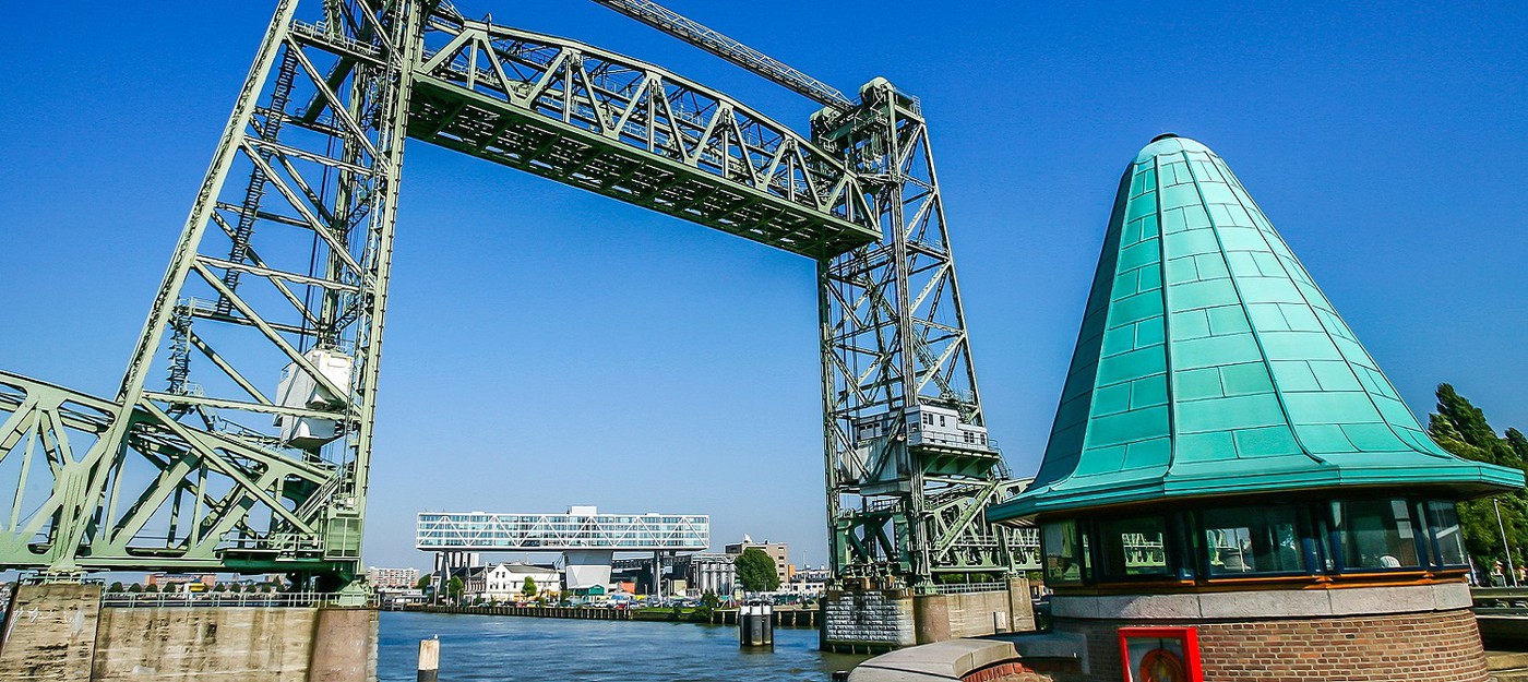 СМИ: Власти Роттердама демонтируют исторический мост ради яхты Джеффа Безоса