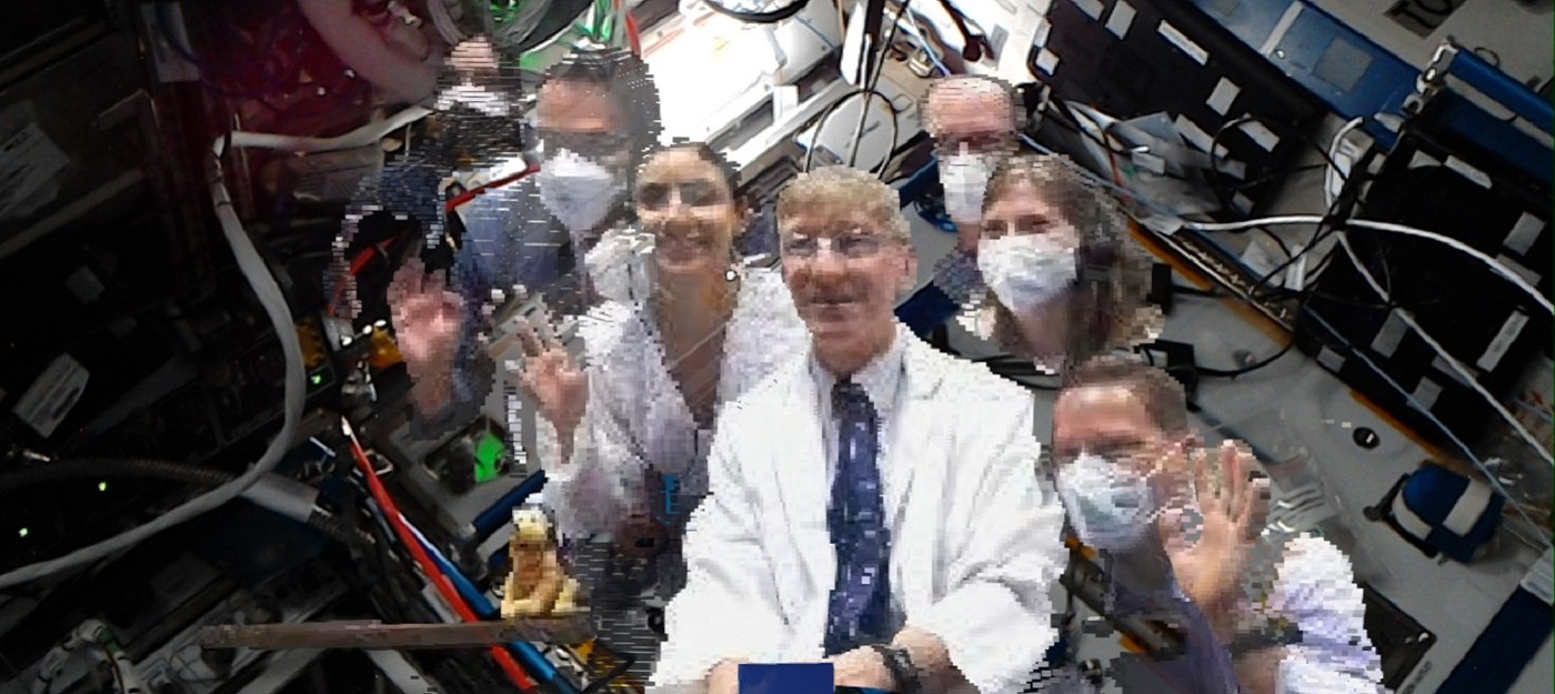 NASA при помощи HoloLens отправило голограммы врачей на борт МКС