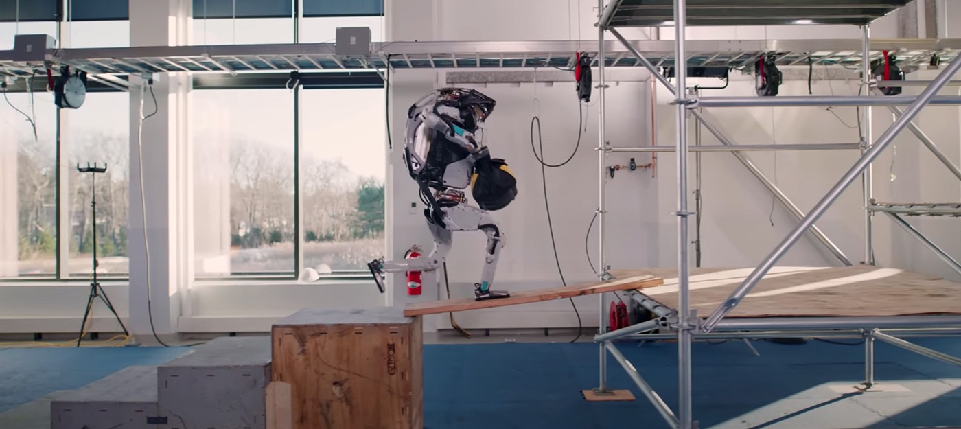 Boston Dynamics показала акробатические возможности робота Atlas на строительной площадке