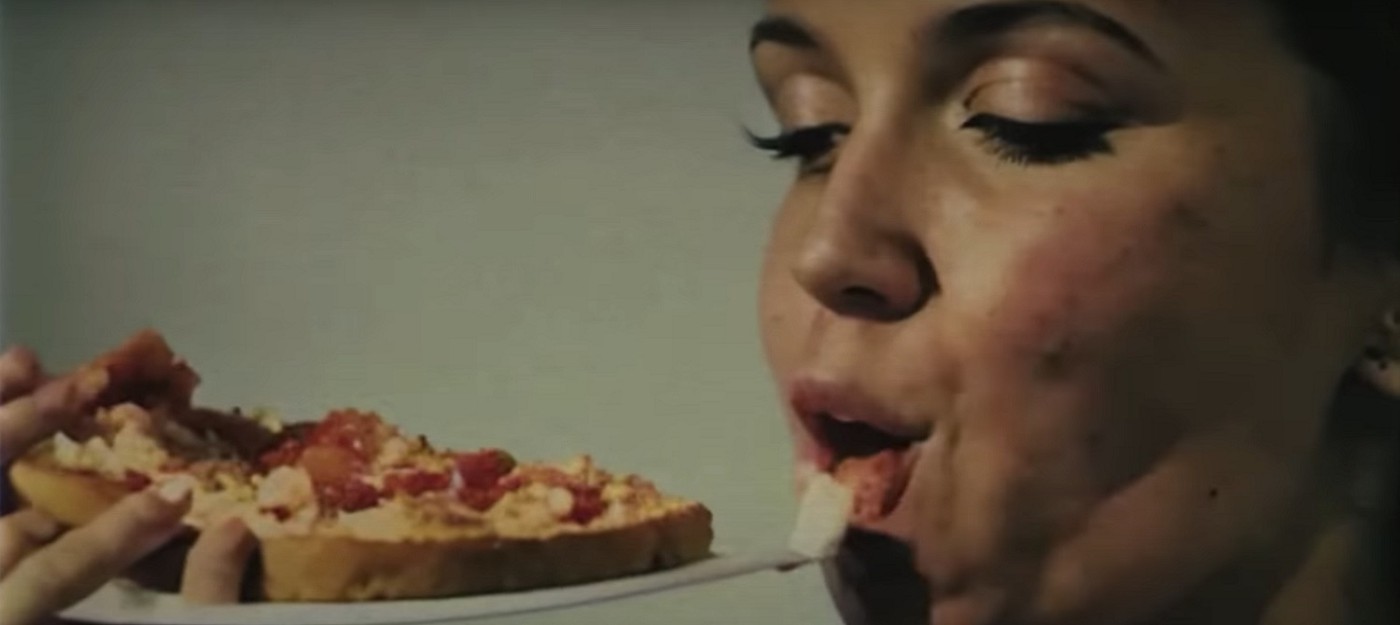 Эта криповая реклама пиццы полностью создана ИИ