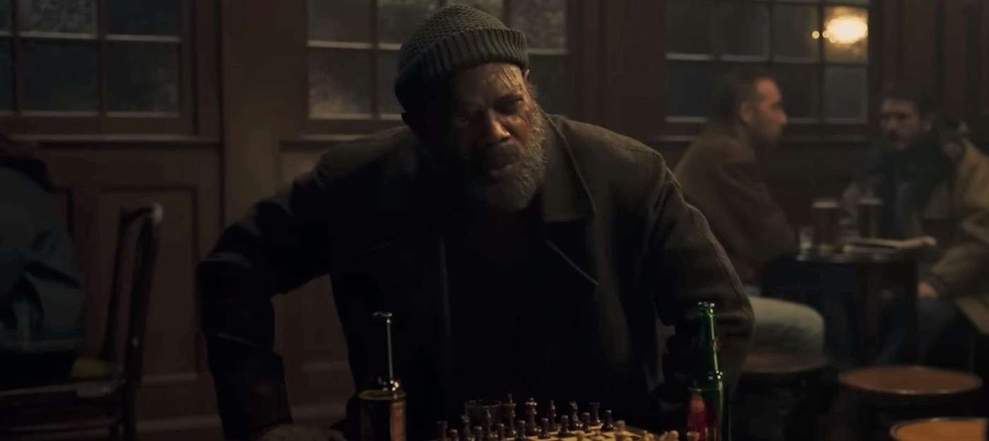 Ник Фьюри пьет и играет в шахматы в отрывке из сериала "Секретное вторжение"