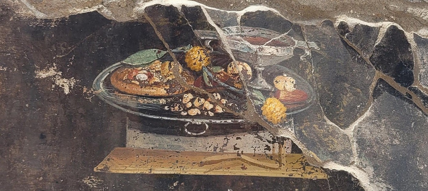 Археологи раскопали в Помпеях фреску с не-пиццей