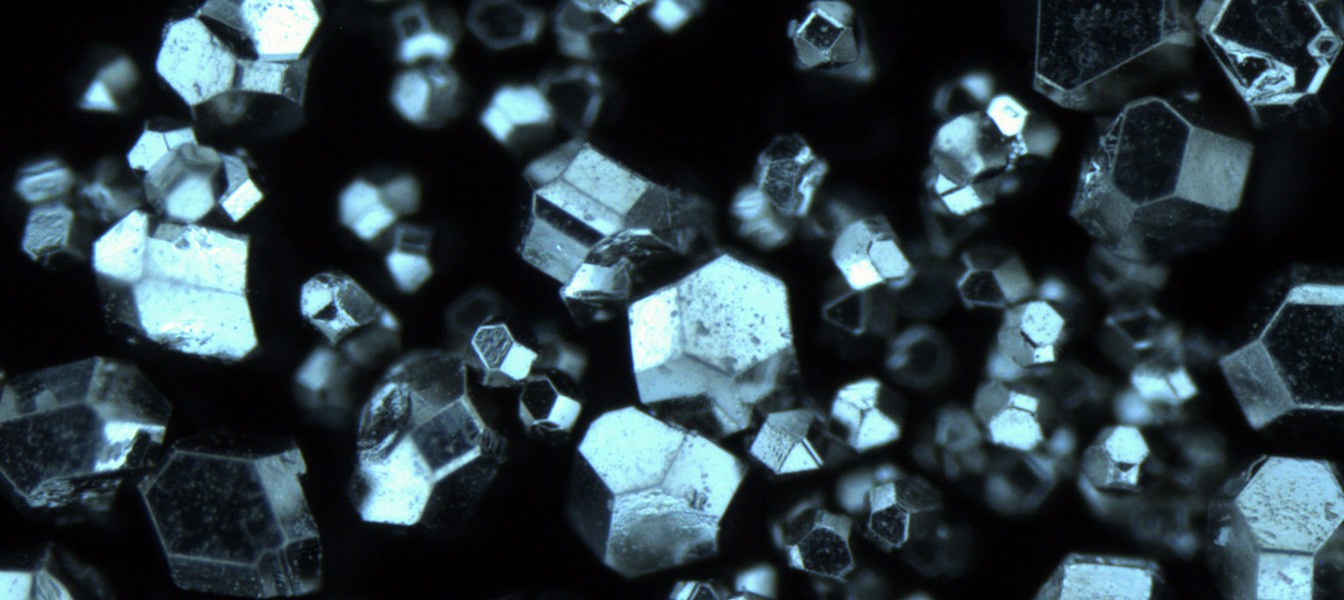 Ученые обнаружили новый, простой способ превращать графит в алмазы