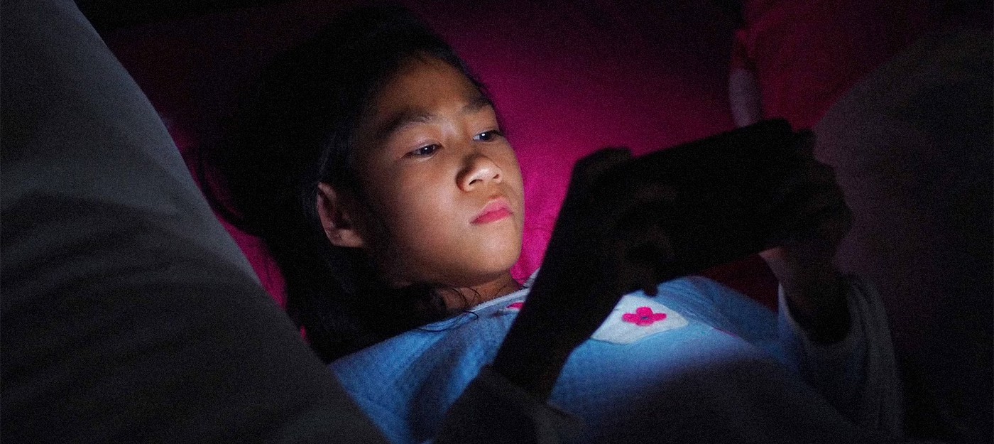Китай может ограничить использование смартфонов детьми до 2 часов в день