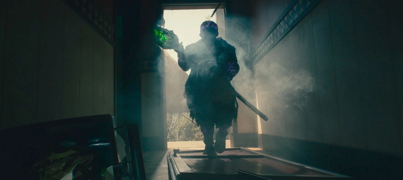 Плохо различимый Питер Динклэйдж в образе Токсичного Мстителя на первом кадре из одноименного фильма