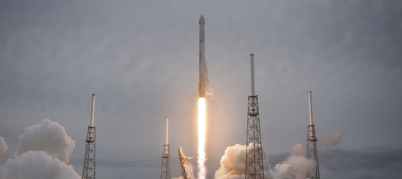 Частная ракета Falcon 9 успешно вышла в космос