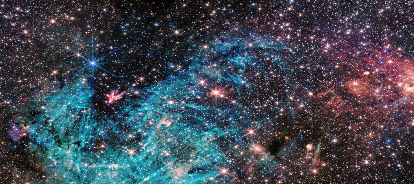 Телескоп Джеймса Уэбба запечатлел хаотичный вид на центр нашей галактики