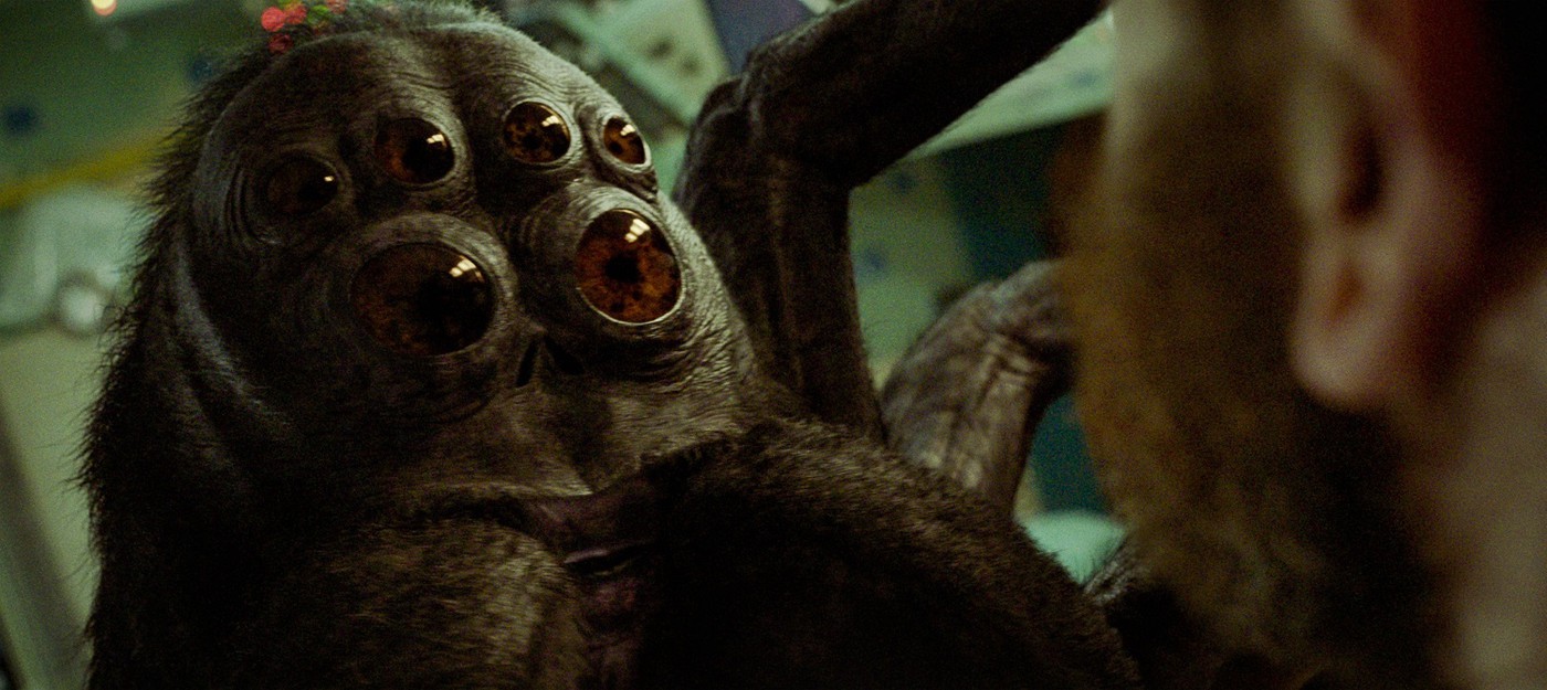 Адам Сэндлер и говорящий паук в дебютном трейлере "Космонавта" от Netflix