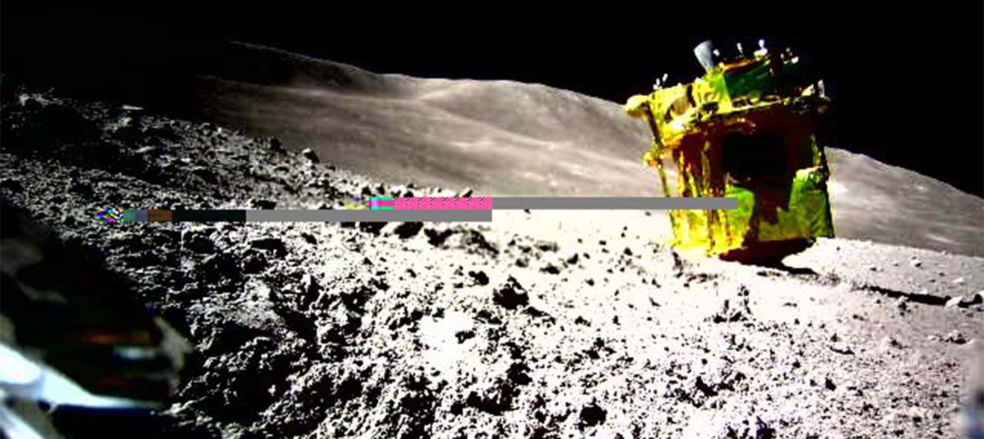 Японский аппарат SLIM попал в кадр на лунной поверхности