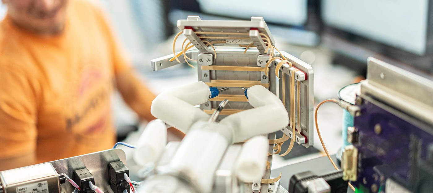 Миниатюрный робот выполнил первую имитацию хирургической операции в космосе