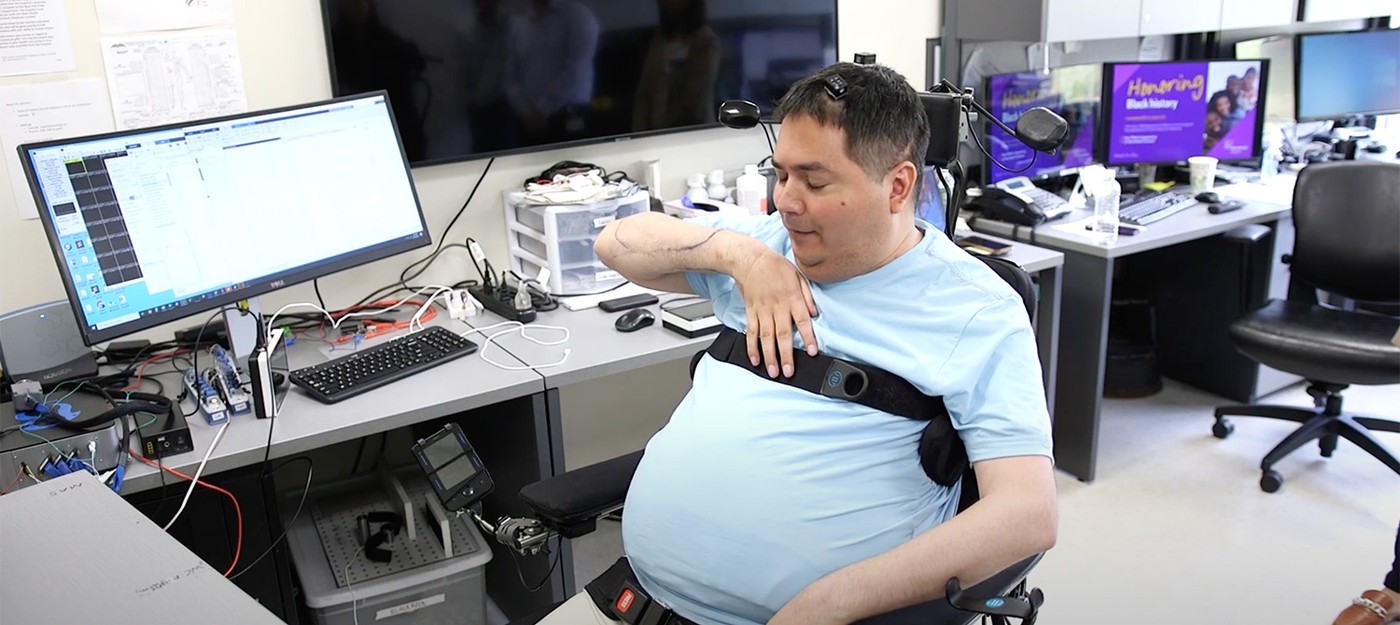 Новый двунаправленный нейроинтерфейс вернул движение и чувствительность парализованному пациенту