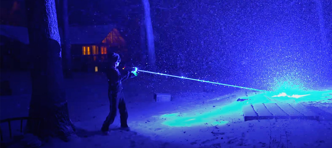 Ютубер создал самый мощный в мире ручной лазер способный плавить титан и сжигать алмазы