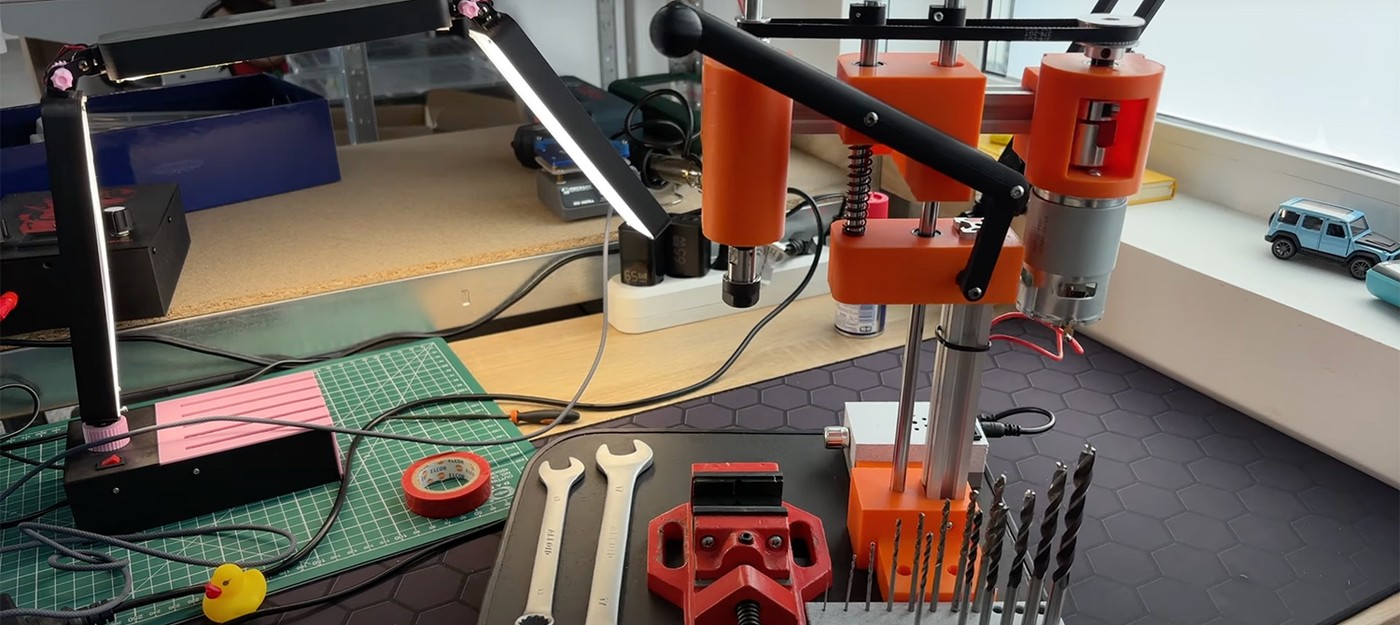 Энтузиаст создал сверлильный станок на 3D-принтере, способный работать с металлом