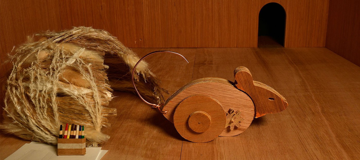 Инди-разработчик делает очаровательную адвенчуру из настоящего дерева используя покадровую анимацию в садовом сарае