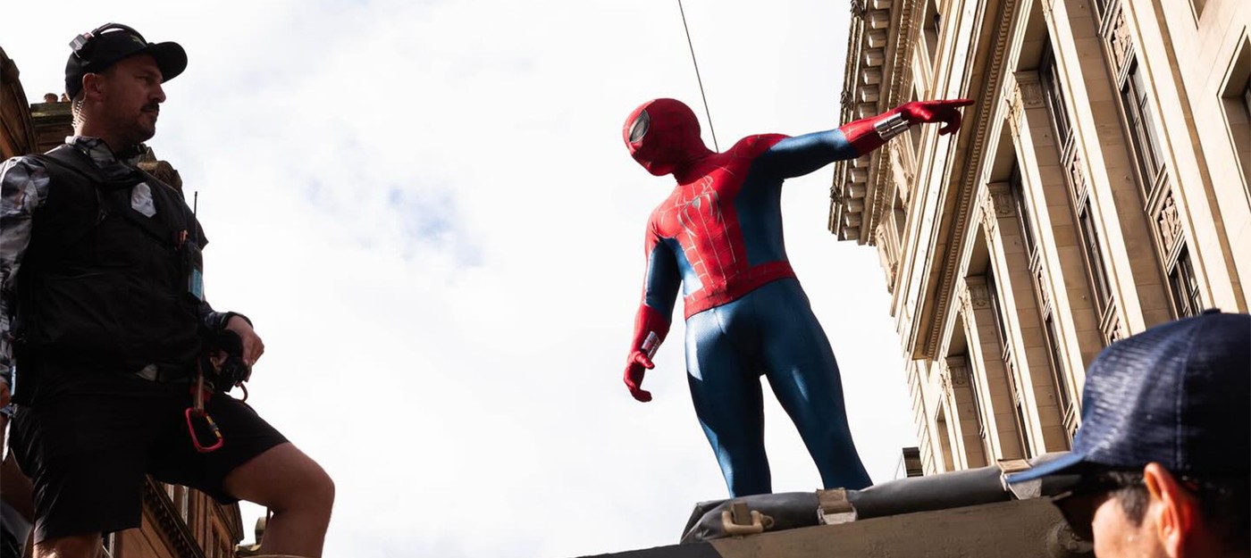 Том Холланд показал новый костюм Человека-паука с первого дня съемок "Совершенно новый день"