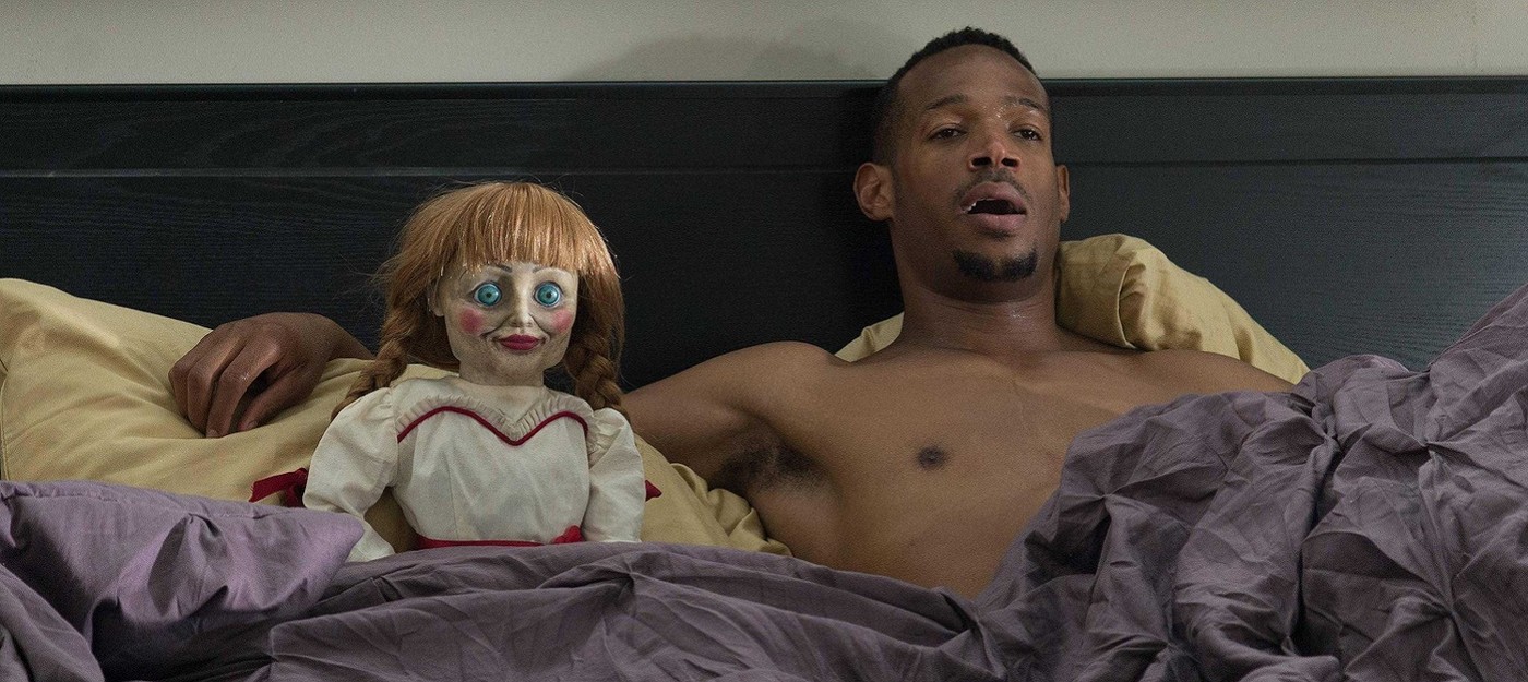 Создатели финальной части "Заклятия" показали эксклюзивное ведерко для попкорна с Аннабель – кукла выглядит как пародия на саму себя