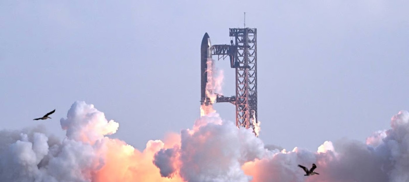 Гигантская ракета Starship успешно доставила груз на орбиту