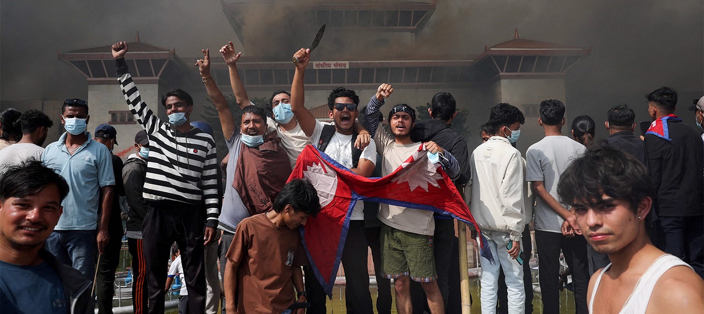Что случилось в Непале – молодежь подожгла парламент и свергла правительство за запрет соцсетей