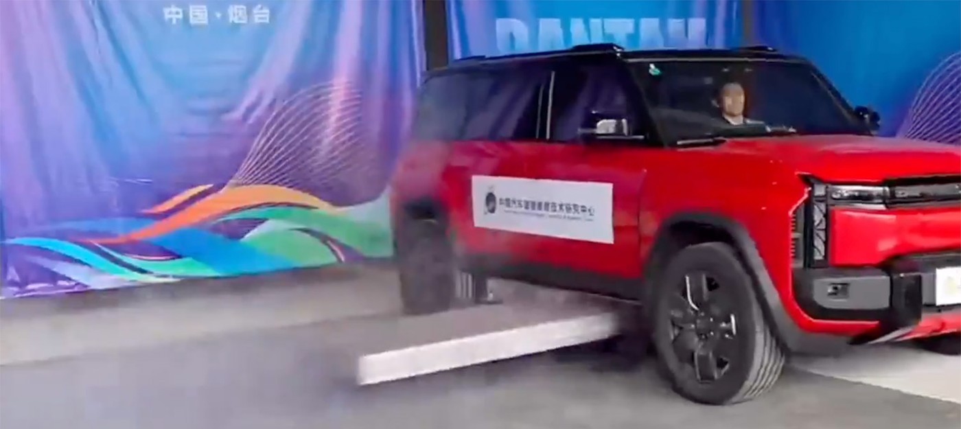 Китайские инженеры научили электромобили выстреливать батареями при возгорании