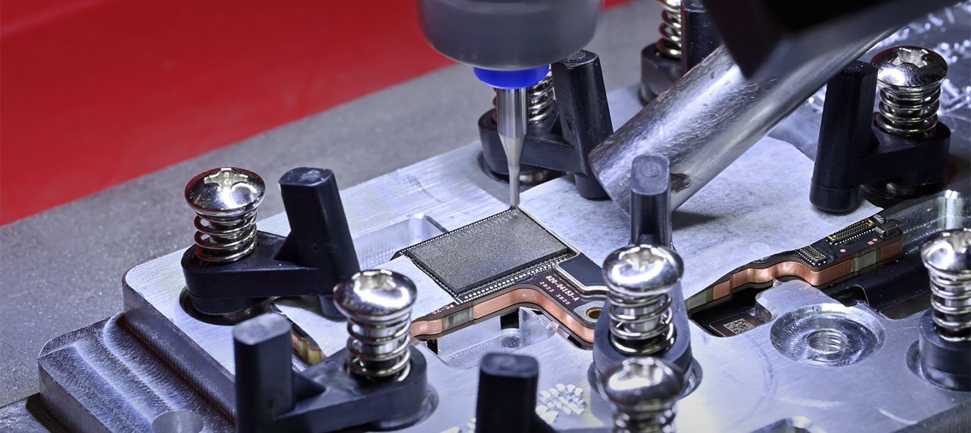 Энтузиаст апгрейднул память iPhone 17 Pro Max до 2TB и сэкономил $800, но процедура требует дорогого оборудования