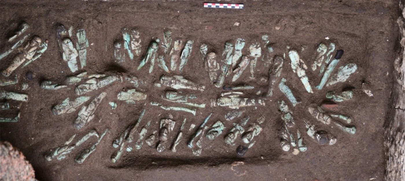 Археологи выяснили, что египетский фараон вторгся в чужую гробницу со своей армией слуг для загробной жизни