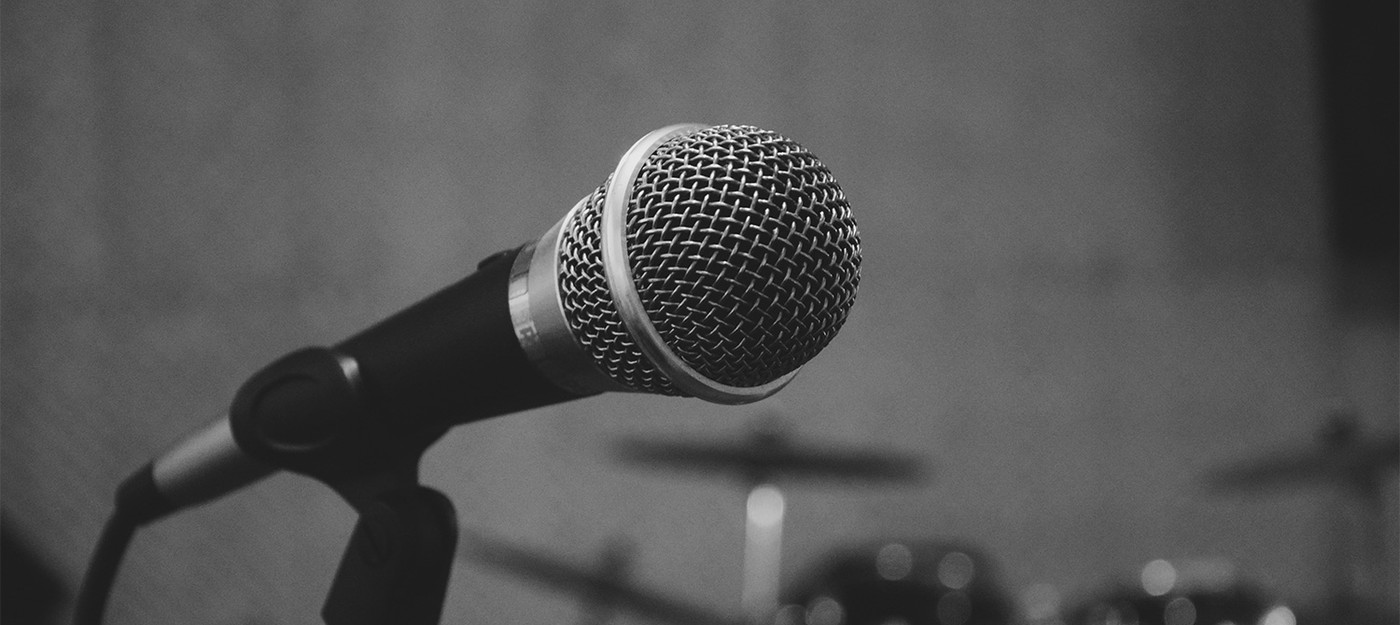 ИИ YouTube перепутал микрофон с огнестрельным оружием и отключил стримеру прямой эфир