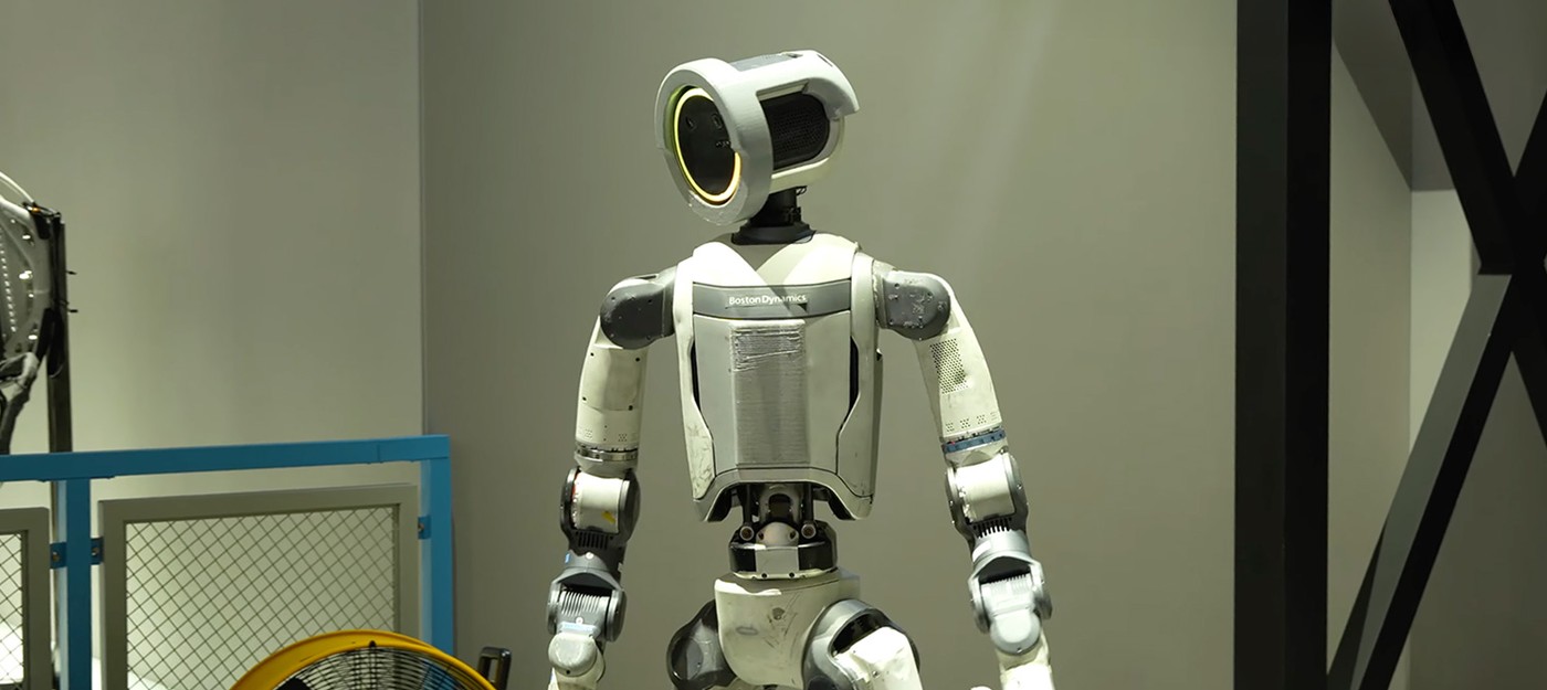 Новый робот Boston Dynamics двигается неестественно для человека, вращая голову, торс и конечности на 360 градусов