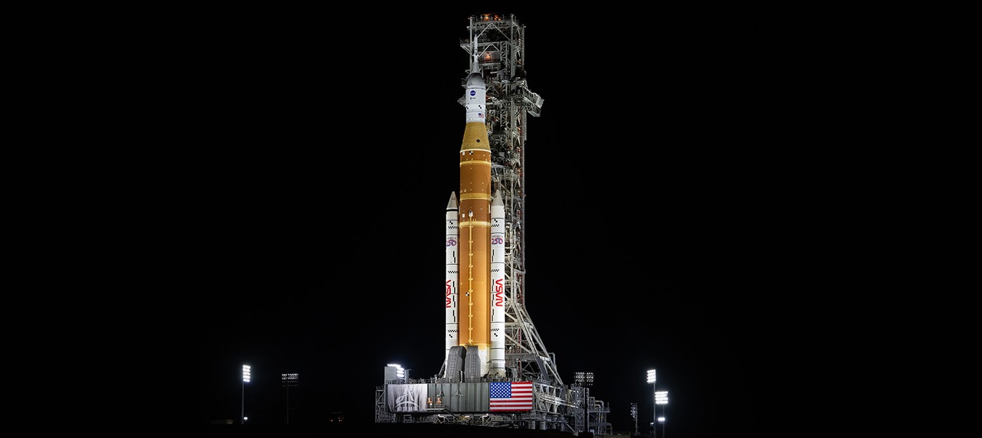 NASA доставила гигантскую ракету Artemis II на стартовую площадку для первой лунной миссии за 50 лет