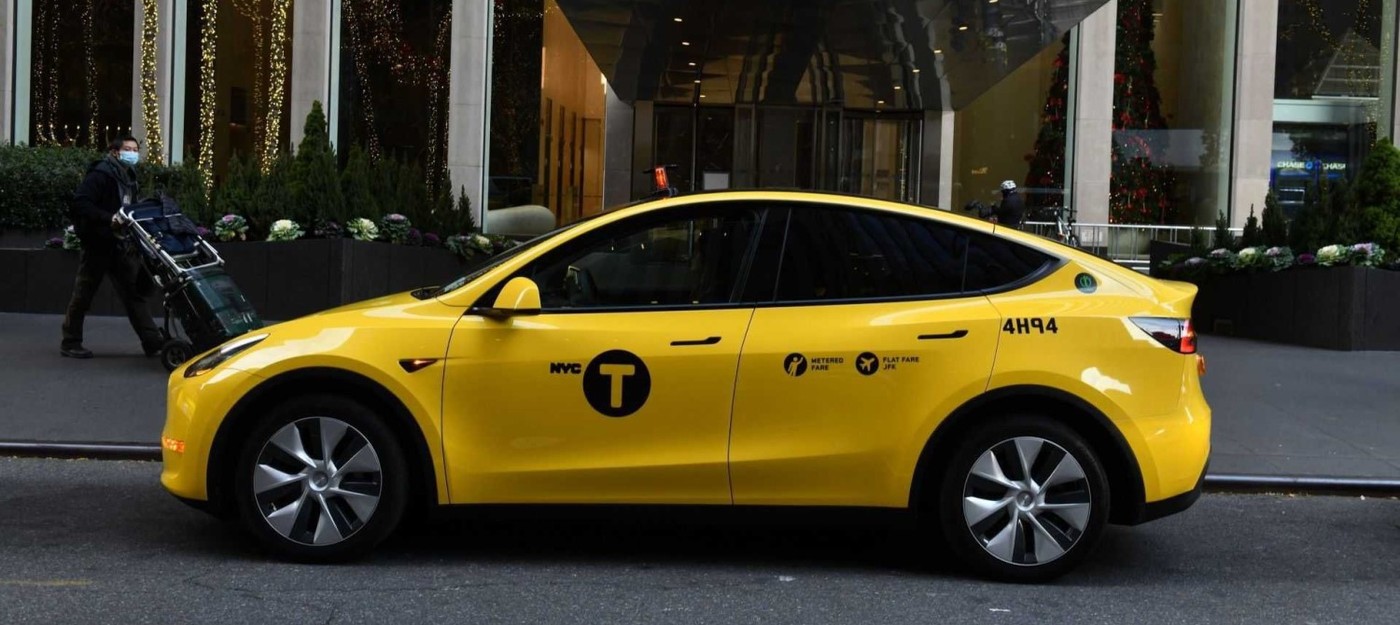 Роботакси Tesla продолжают попадать в дурацкие аварии чаще, чем обычные водители