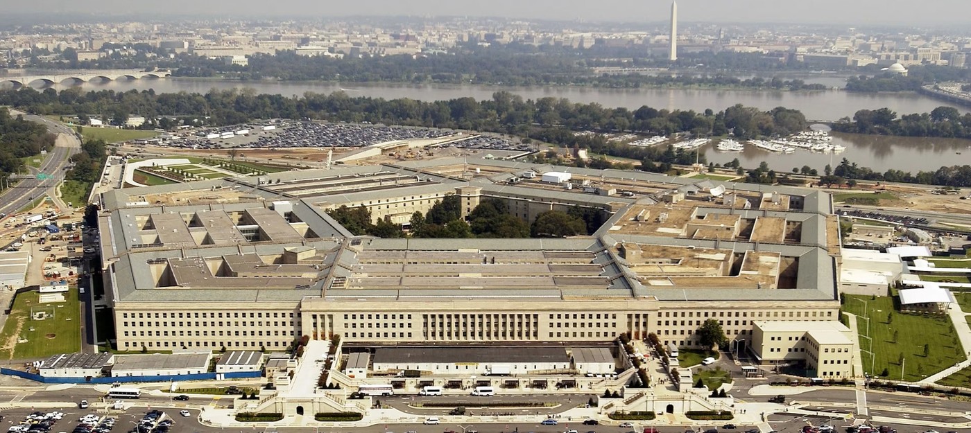 Пентагон угрожает разорвать контракт с Anthropic из-за отказа снять ограничения на слежку и автономное оружие