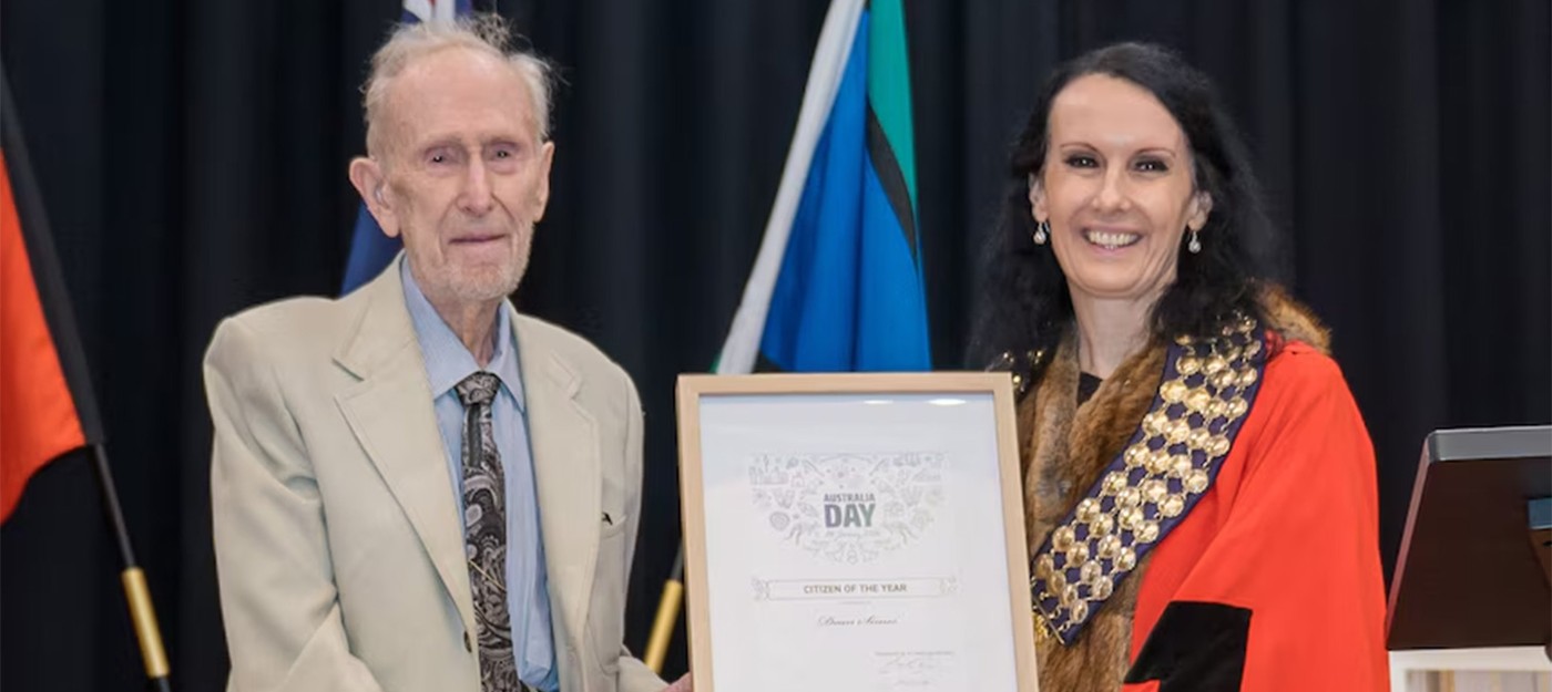 102-летний австралиец учит пенсионеров пользоваться смартфонами и Windows