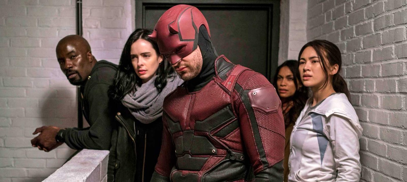 На съёмках третьего сезона "Сорвиголовы" заметили Люка Кейджа, Железного Кулака и Джессику Джонс