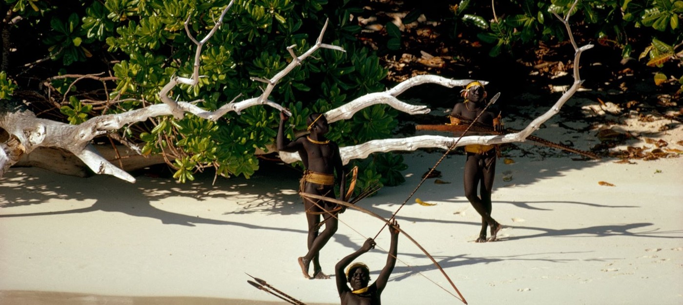 Блогера, посетившего самое изолированное племя в мире с банкой диетической колы, могут отправить в тюрьму на пять лет