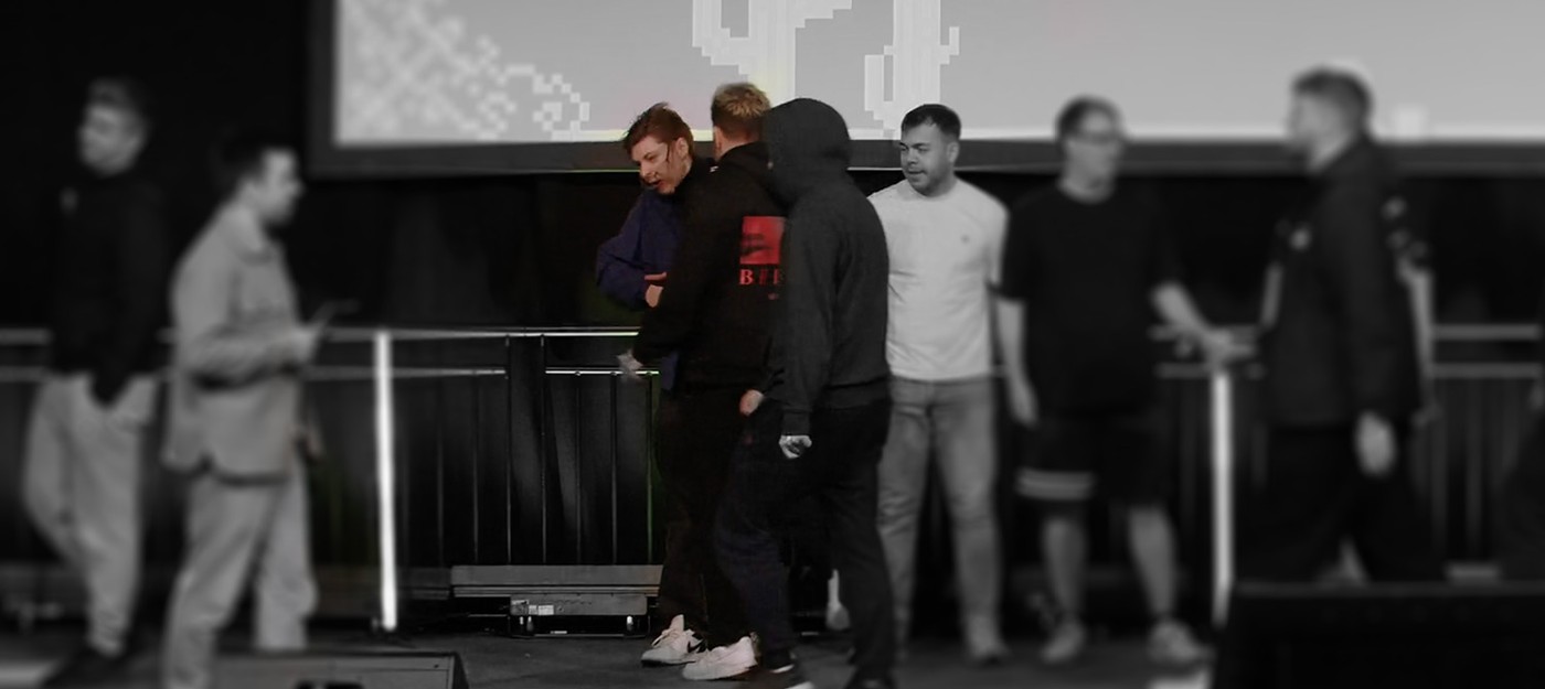 Киберспортсмена по Counter-Strike забанили на 10 лет за удар соперника на сцене