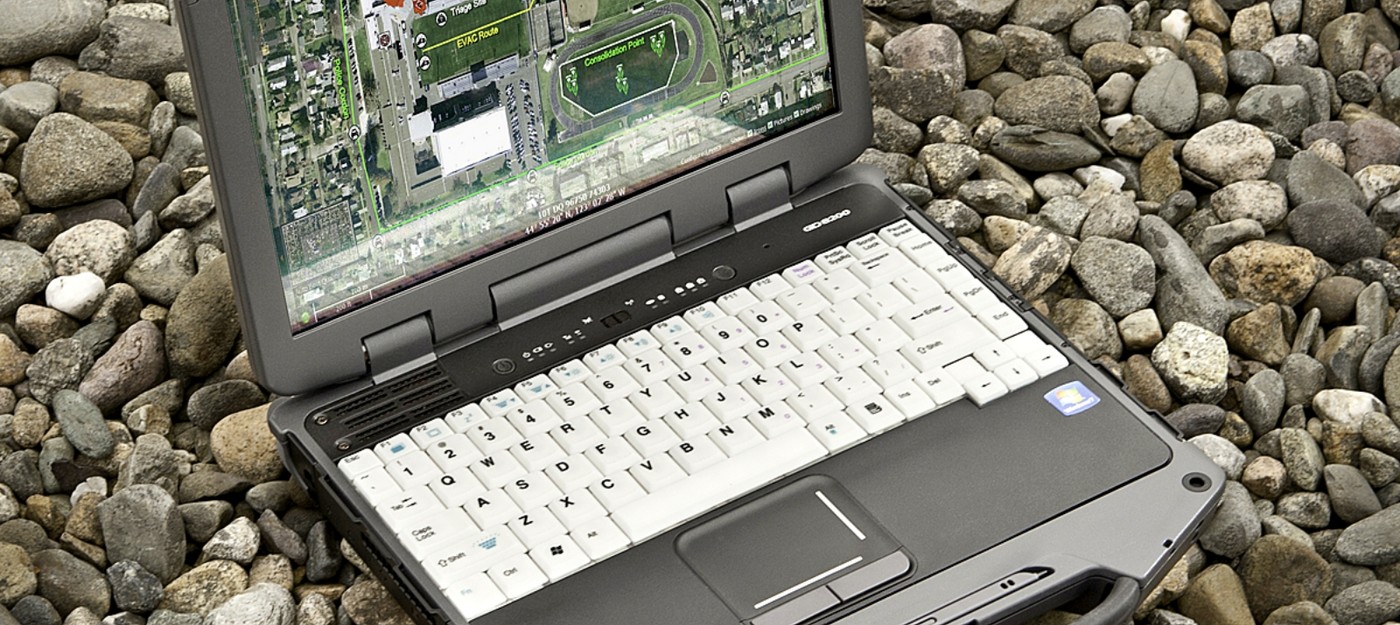 Геймер нашел старый ноутбук военных и теперь использует его для эроге