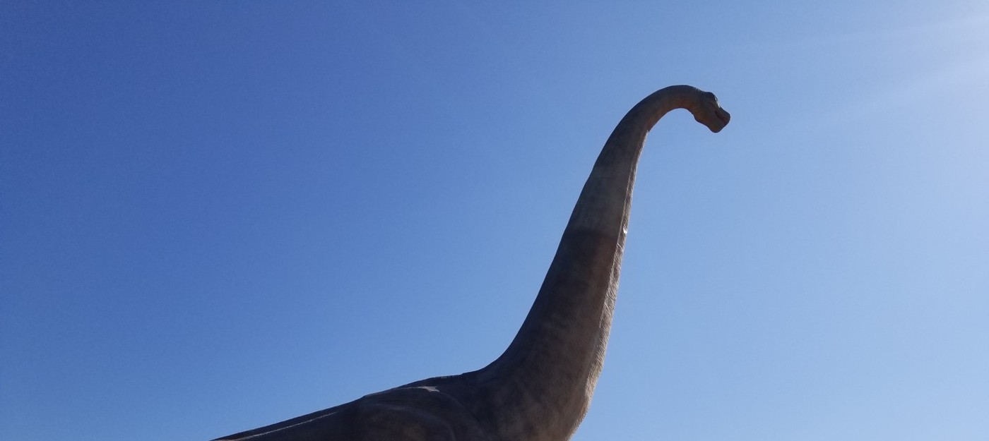 60-тонный аниматронный динозавр сгорел после удара молнии в парке развлечений – пожарные шутят, что это случилось впервые за последние 65 миллионов лет