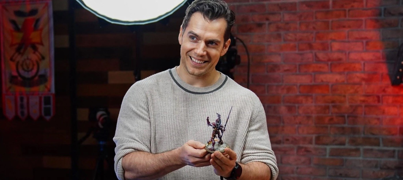 Генри Кавилл получил набор миниатюр Warhammer от преданных фанатов на съёмках "Горца"