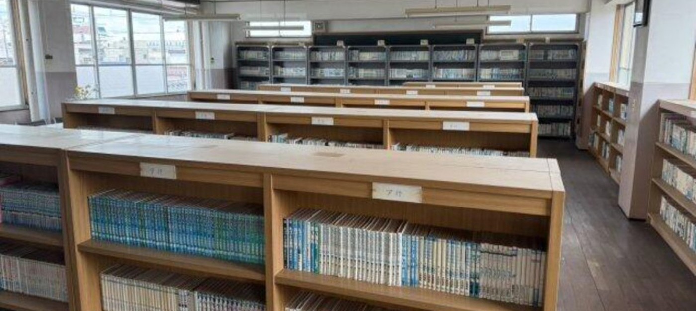 В Японии продают трёхэтажную библиотеку с тысячами томов манги всего за 12 000 долларов