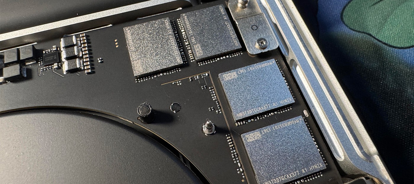 Инженер самостоятельно увеличил память MacBook Pro до 8 ТБ за 800 долларов вместо 3000 в официальном магазине
