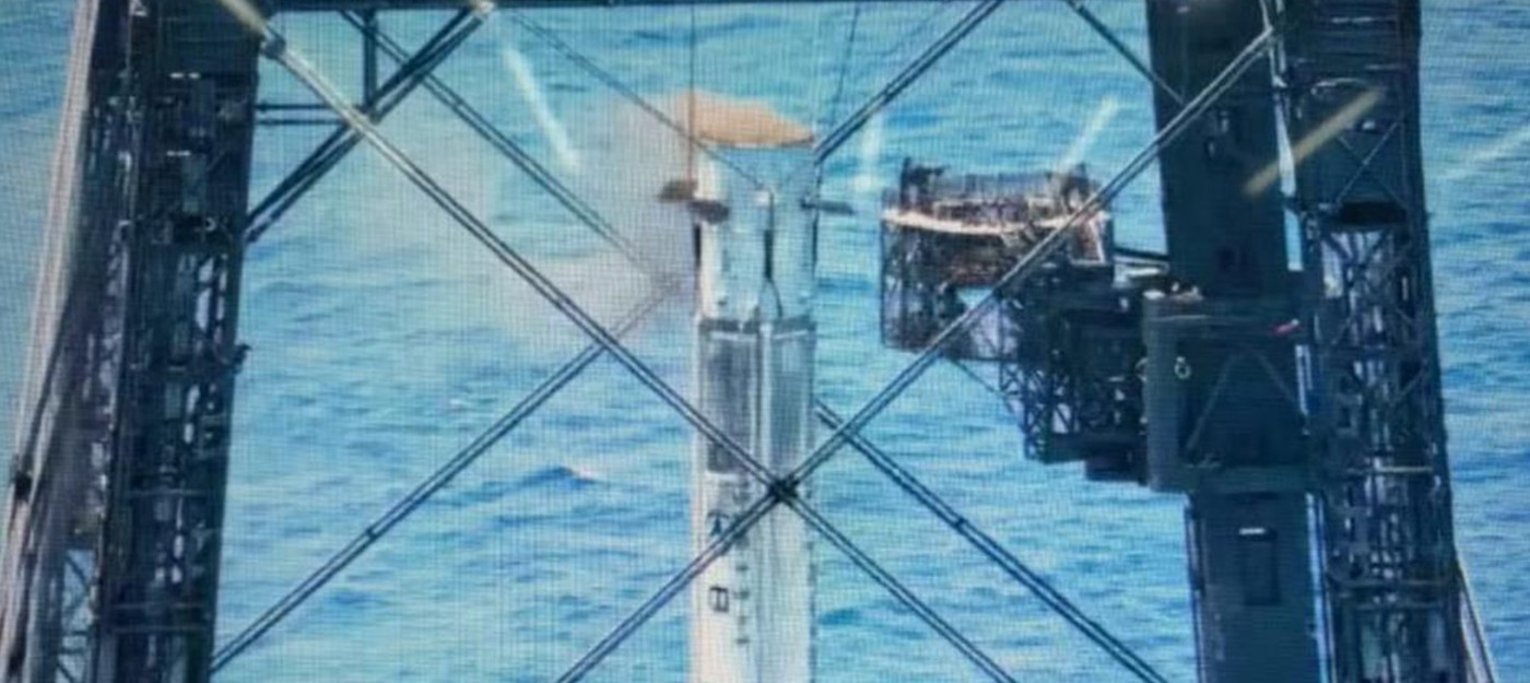 Китай впервые посадил ступень ракеты Long March 10B на морскую платформу