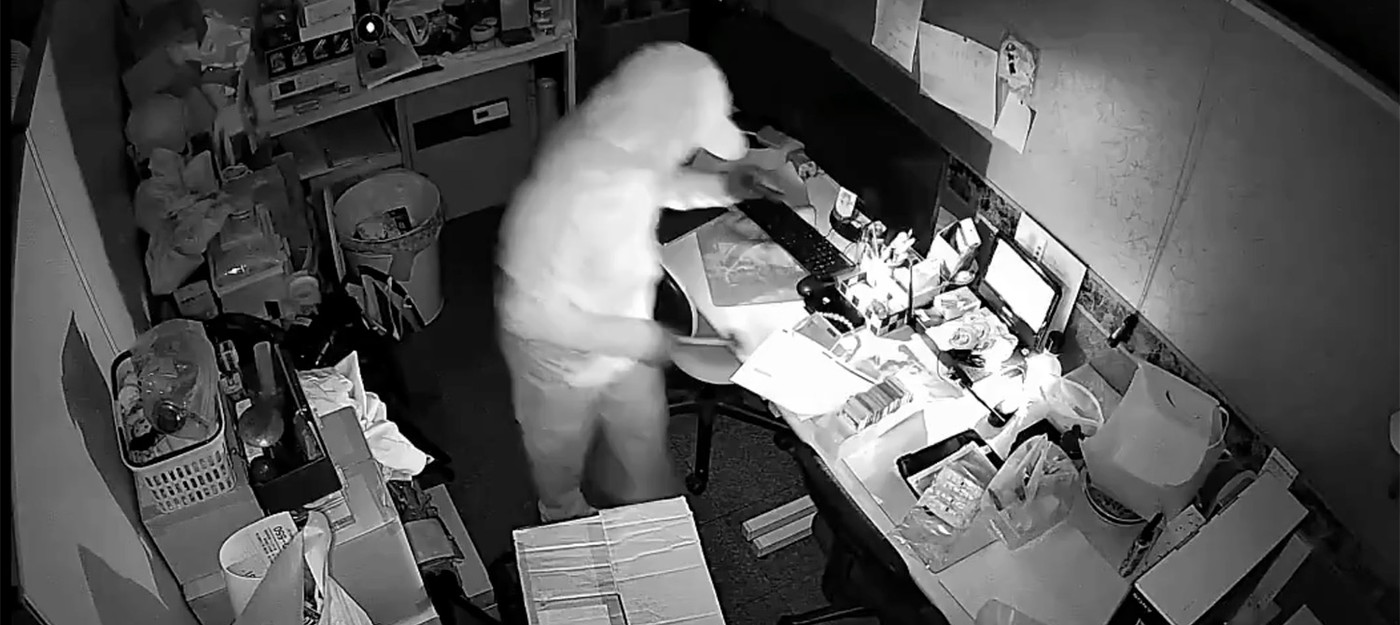 Магазин карточек в Японии назначил награду в 1 миллион иен за поимку грабителя – но только живым