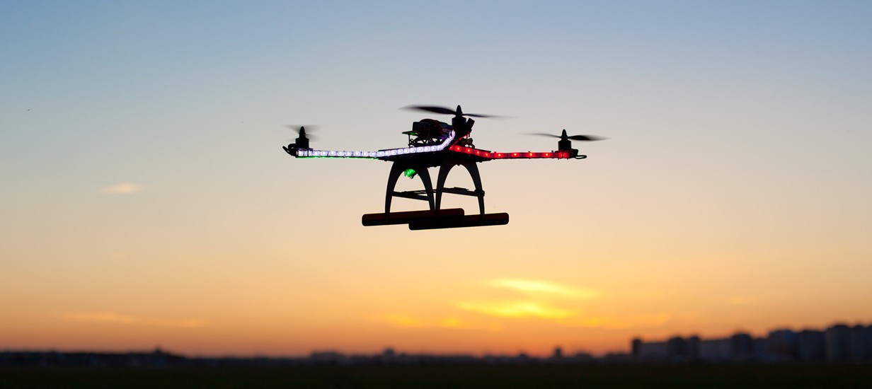 Летающие дроны в США начнут использоваться в коммерческих целях
