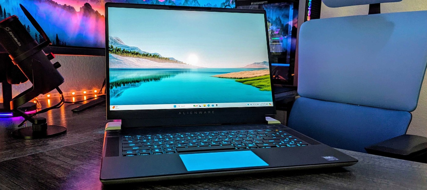 Разъём питания на боку игрового ноутбука MSI не имеет никакого здравого смысла