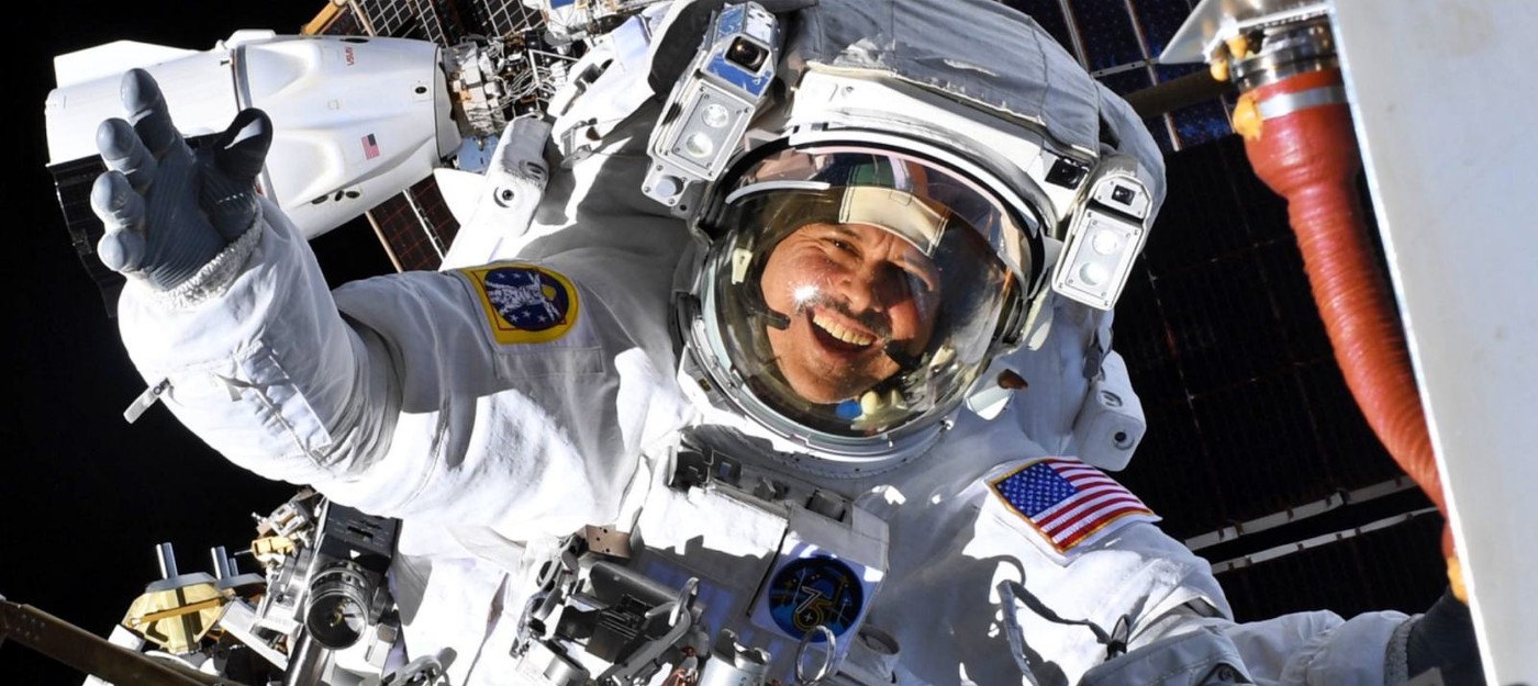 NASA показала, как астронавты готовятся к выходу в открытый космос за 8 часов до старта