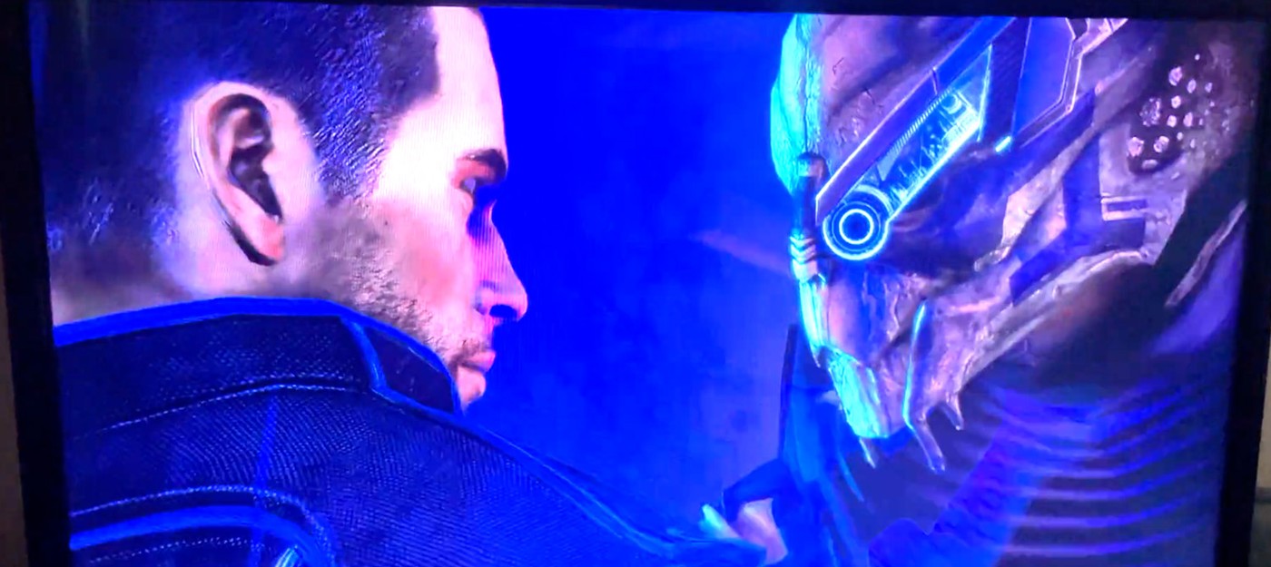Забавный баг в Mass Effect заменил женскую версию Шепарда в танце с Гаррусом на мужскую