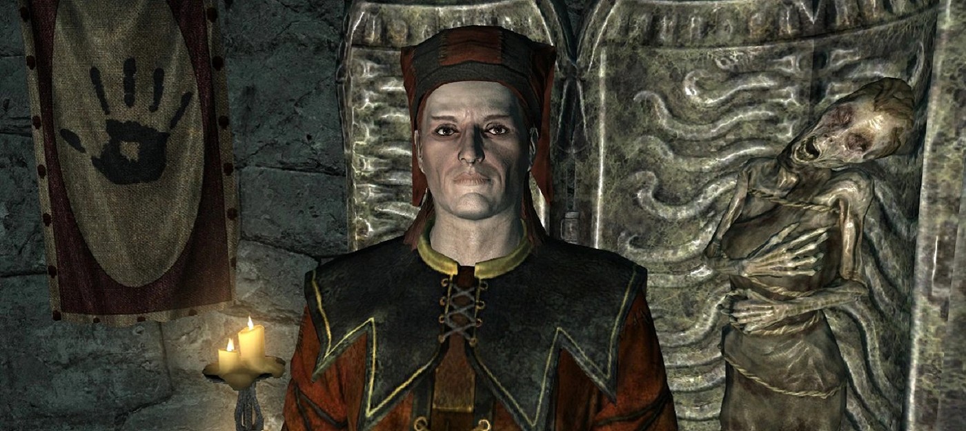 В Сети завирусилось видео с косплеером Цицерона из Skyrim, который гуляет по ночному городу в обнимку с мумией Матери Ночи