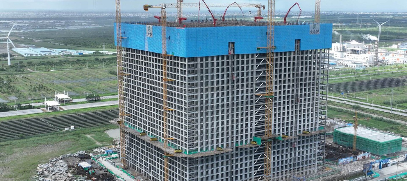 В Китае 148-метровая башня хранит энергию ветра в 35-тонных бетонных блоках